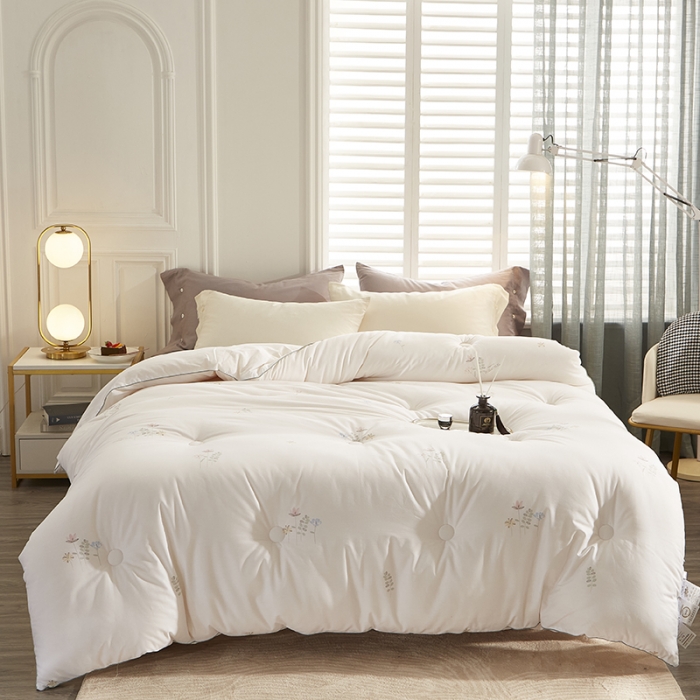 91家纺网 家纺一手货源 找家纺 素玖抱枕被2023新款全棉时尚印花大豆被被子被芯 小清新-白