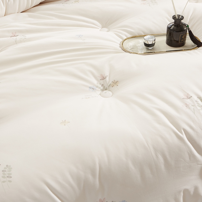 91家纺网 家纺一手货源 找家纺 素玖抱枕被2023新款全棉时尚印花大豆被被子被芯 小清新-白