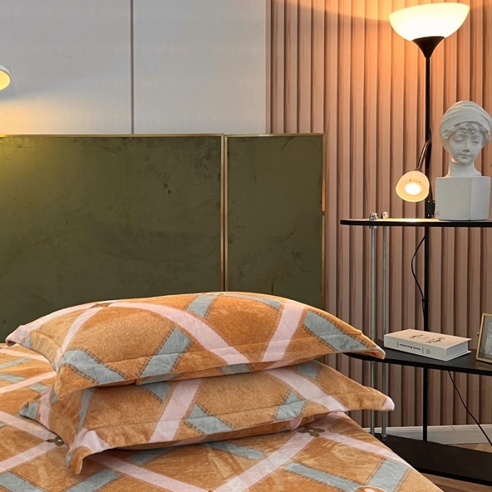 91家纺网 家纺一手货源 找家纺 凡客家居 2022新款牛奶绒印花系列四件套 爱丁堡-桔