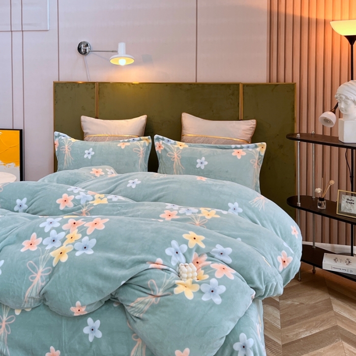 91家纺网 家纺一手货源 找家纺 凡客家居 2022新款牛奶绒印花系列四件套 浪漫满屋-浅绿