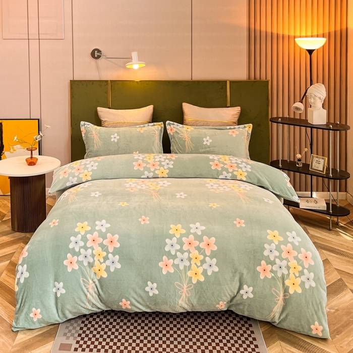 91家纺网 家纺一手货源 找家纺 凡客家居 2022新款牛奶绒印花系列四件套 浪漫满屋-浅绿