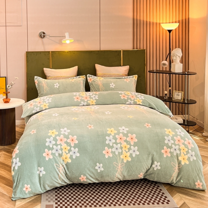 91家纺网 家纺一手货源 找家纺 凡客家居 2022新款牛奶绒印花系列四件套 浪漫满屋-浅绿