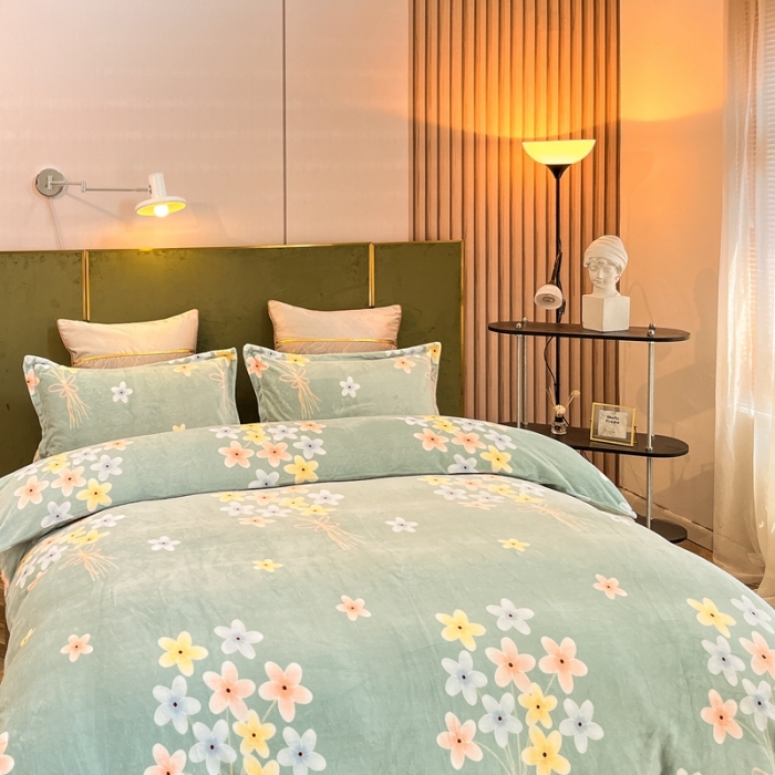 91家纺网 家纺一手货源 找家纺 凡客家居 2022新款牛奶绒印花系列四件套 浪漫满屋-浅绿