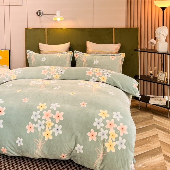 91家纺网 家纺一手货源 找家纺 凡客家居 2022新款牛奶绒印花系列四件套 浪漫满屋-浅绿