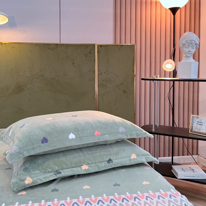 91家纺网 家纺一手货源 找家纺 凡客家居 2022新款牛奶绒印花系列四件套 洛丽塔