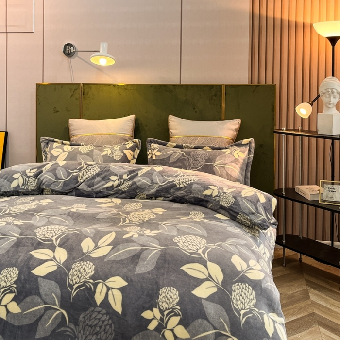 91家纺网 家纺一手货源 找家纺 凡客家居 2022新款牛奶绒印花系列四件套 秋意-蓝