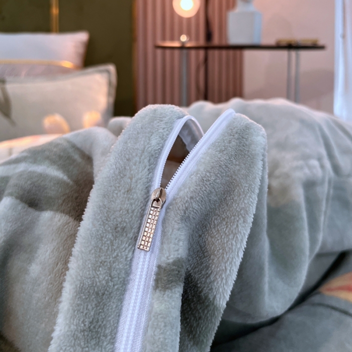 91家纺网 家纺一手货源 找家纺 凡客家居 2022新款牛奶绒印花系列四件套 相思-浅绿