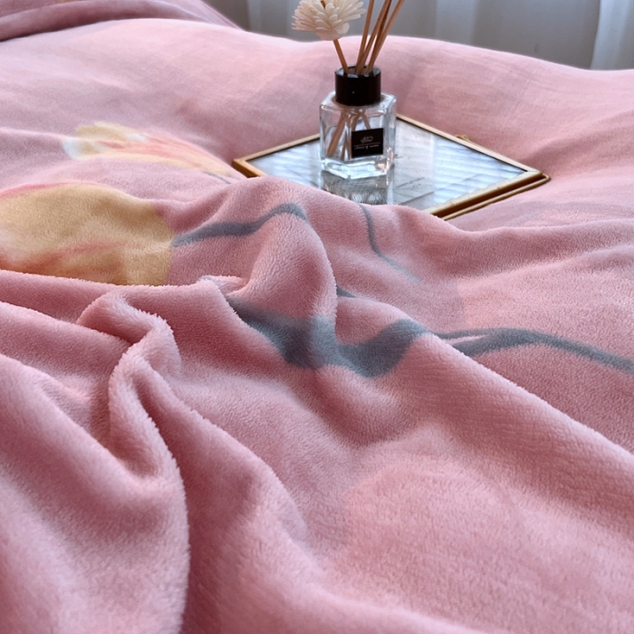 91家纺网 家纺一手货源 找家纺 凡客家居 2022新款牛奶绒印花系列四件套 相思-玉