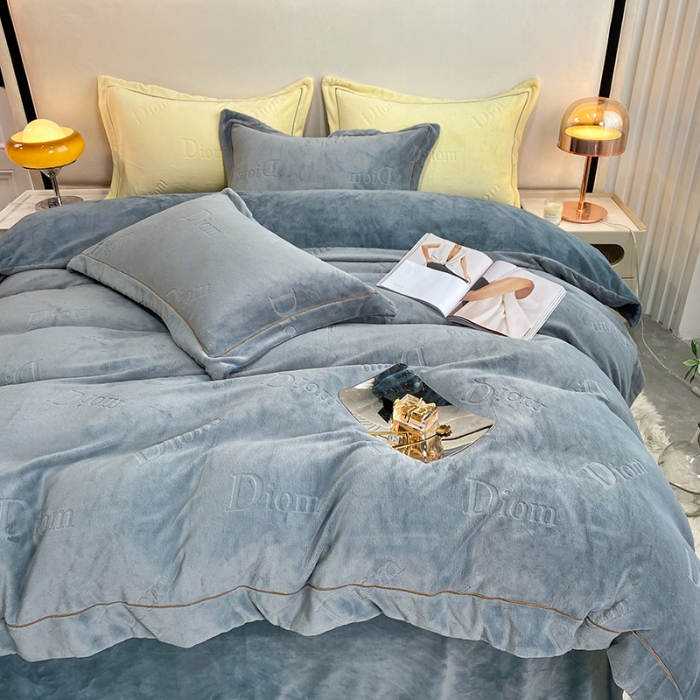 91家纺网 家纺一手货源 找家纺 凡客家居 2022新款牛奶绒雕花系列四件套 艾略特-高级灰