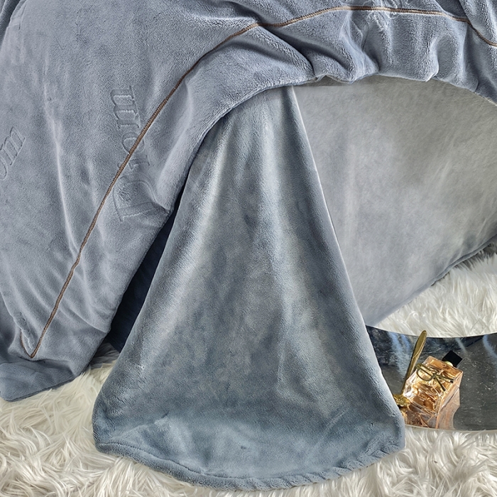 91家纺网 家纺一手货源 找家纺 凡客家居 2022新款牛奶绒雕花系列四件套 艾略特-高级灰