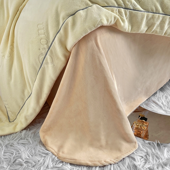 91家纺网 家纺一手货源 找家纺 凡客家居 2022新款牛奶绒雕花系列四件套 艾略特-米黄