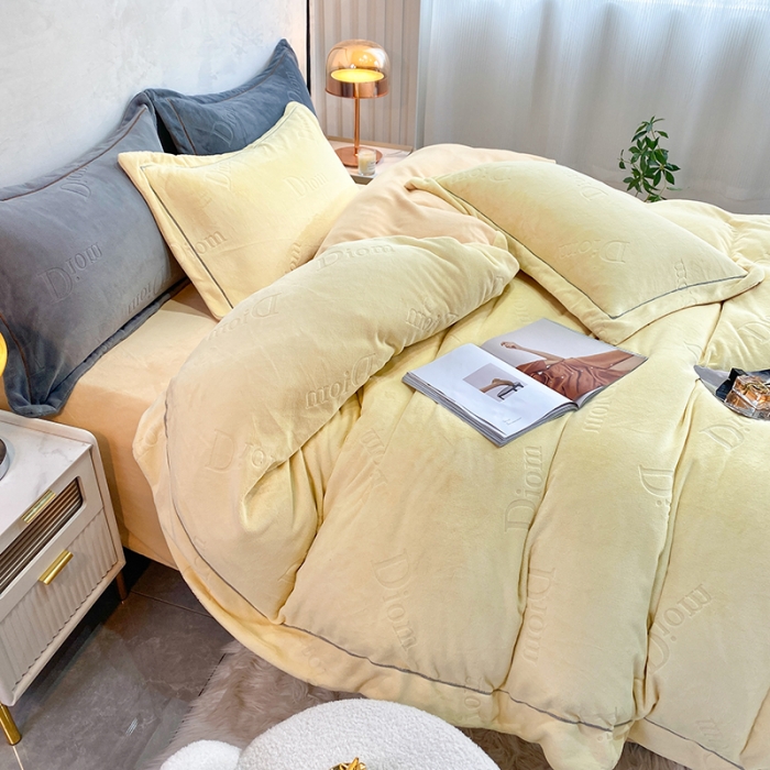 91家纺网 家纺一手货源 找家纺 凡客家居 2022新款牛奶绒雕花系列四件套 艾略特-米黄