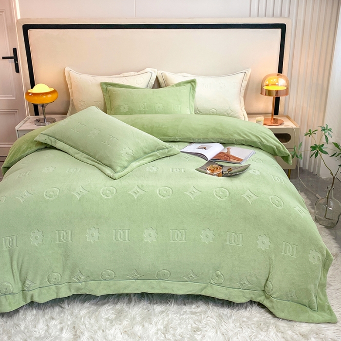 91家纺网 家纺一手货源 找家纺 凡客家居 2022新款牛奶绒雕花系列四件套 布兰特-草绿色