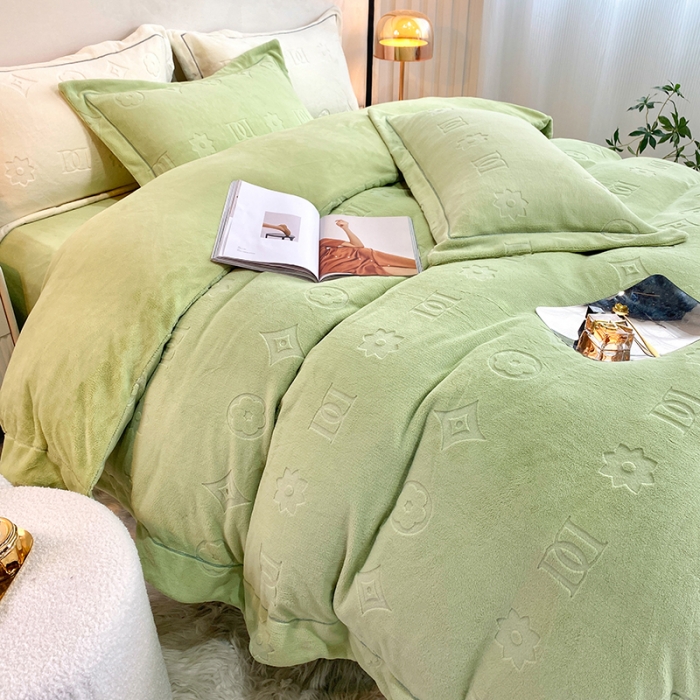 91家纺网 家纺一手货源 找家纺 凡客家居 2022新款牛奶绒雕花系列四件套 布兰特-草绿色