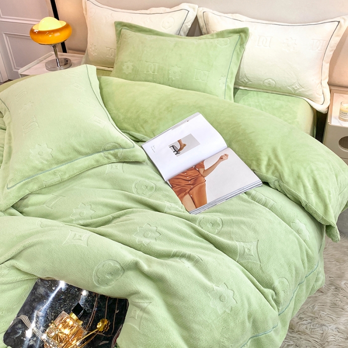 91家纺网 家纺一手货源 找家纺 凡客家居 2022新款牛奶绒雕花系列四件套 布兰特-草绿色