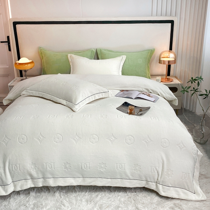 91家纺网 家纺一手货源 找家纺 凡客家居 2022新款牛奶绒雕花系列四件套 布兰特-奶白