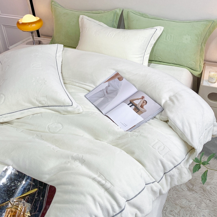 91家纺网 家纺一手货源 找家纺 凡客家居 2022新款牛奶绒雕花系列四件套 布兰特-奶白