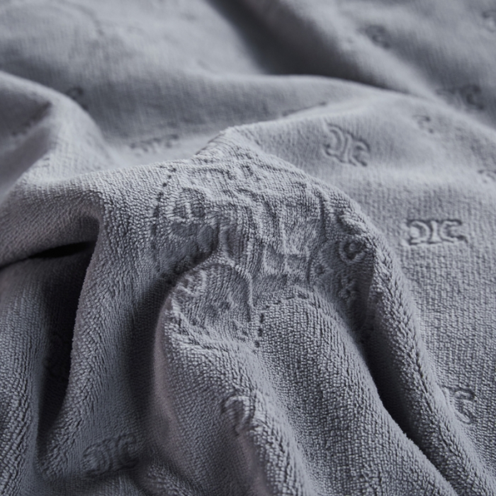 91家纺网 家纺一手货源 找家纺 凡客家居 2022新款牛奶绒雕花系列四件套 靓仔熊-高级灰