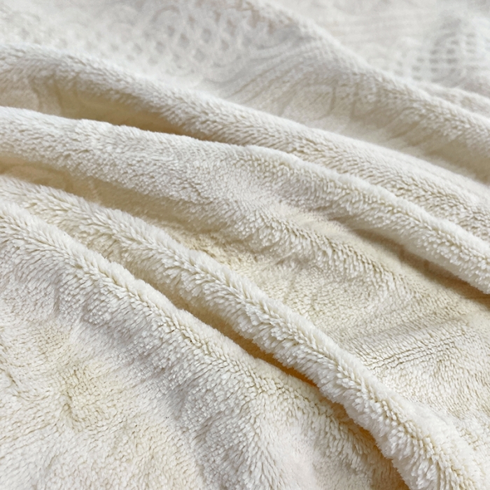 91家纺网 家纺一手货源 找家纺 凡客家居 2022新款牛奶绒雕花系列四件套 麻花-米黄