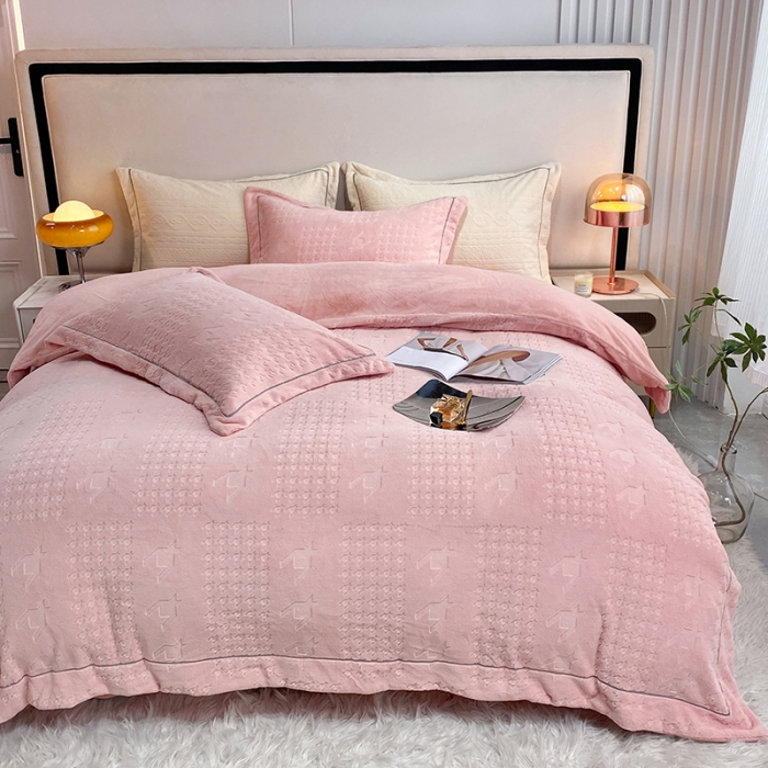 91家纺网 家纺一手货源 找家纺 凡客家居 2022新款牛奶绒雕花系列四件套 千鸟格-豆沙