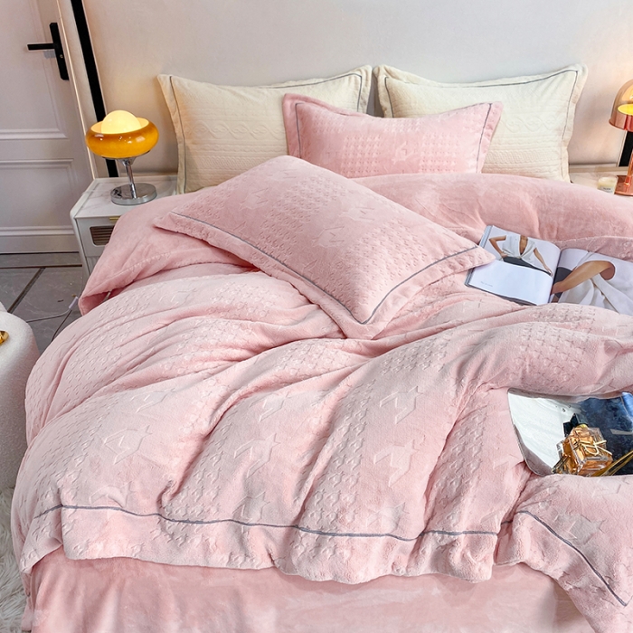 91家纺网 家纺一手货源 找家纺 凡客家居 2022新款牛奶绒雕花系列四件套 千鸟格-豆沙