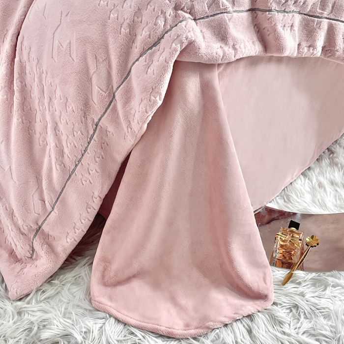 91家纺网 家纺一手货源 找家纺 凡客家居 2022新款牛奶绒雕花系列四件套 千鸟格-豆沙