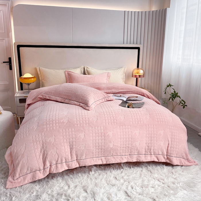 91家纺网 家纺一手货源 找家纺 凡客家居 2022新款牛奶绒雕花系列四件套 千鸟格-豆沙