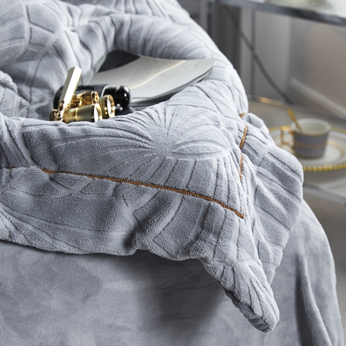 91家纺网 家纺一手货源 找家纺 凡客家居 2022新款牛奶绒雕花系列四件套 塞拉威-帝王灰