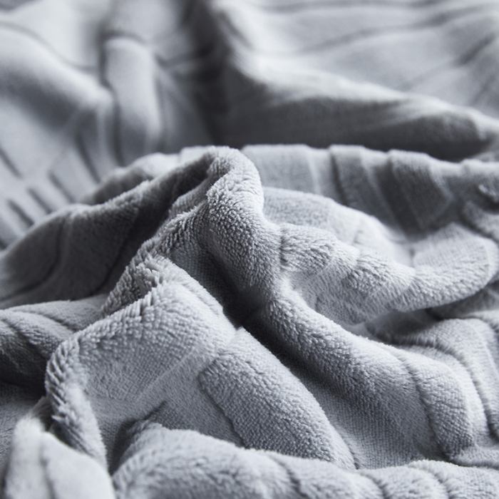 91家纺网 家纺一手货源 找家纺 凡客家居 2022新款牛奶绒雕花系列四件套 塞拉威-帝王灰