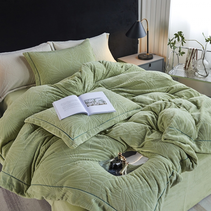 91家纺网 家纺一手货源 找家纺 凡客家居 2022新款牛奶绒雕花系列四件套 塞拉威-果绿