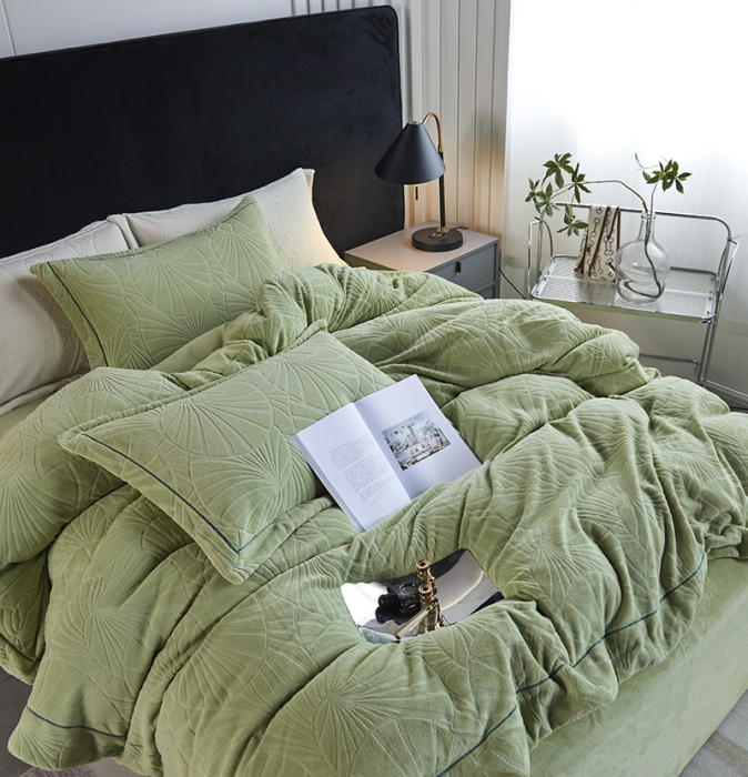 91家纺网 家纺一手货源 找家纺 凡客家居 2022新款牛奶绒雕花系列四件套 塞拉威-果绿