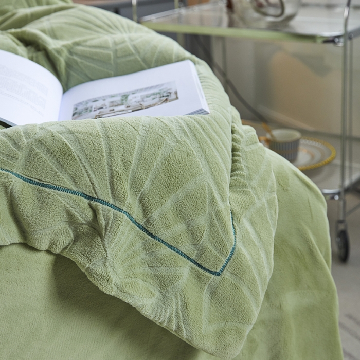 91家纺网 家纺一手货源 找家纺 凡客家居 2022新款牛奶绒雕花系列四件套 塞拉威-果绿