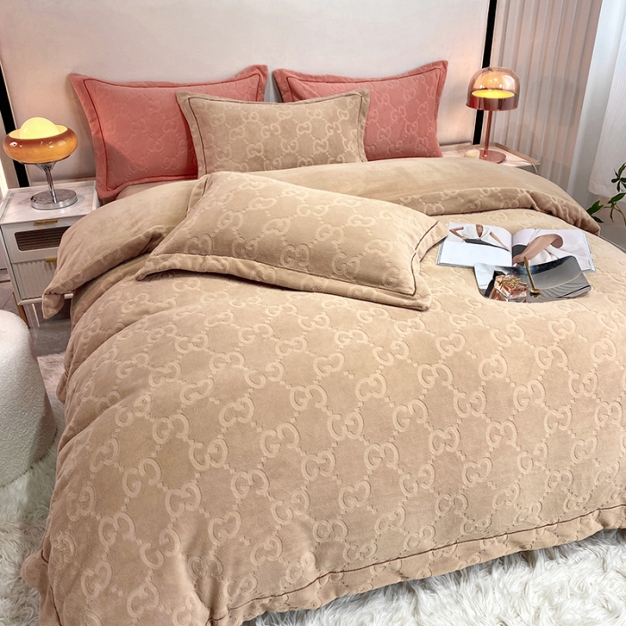 91家纺网 家纺一手货源 找家纺 凡客家居 2022新款牛奶绒雕花系列四件套 奢想-浅咖