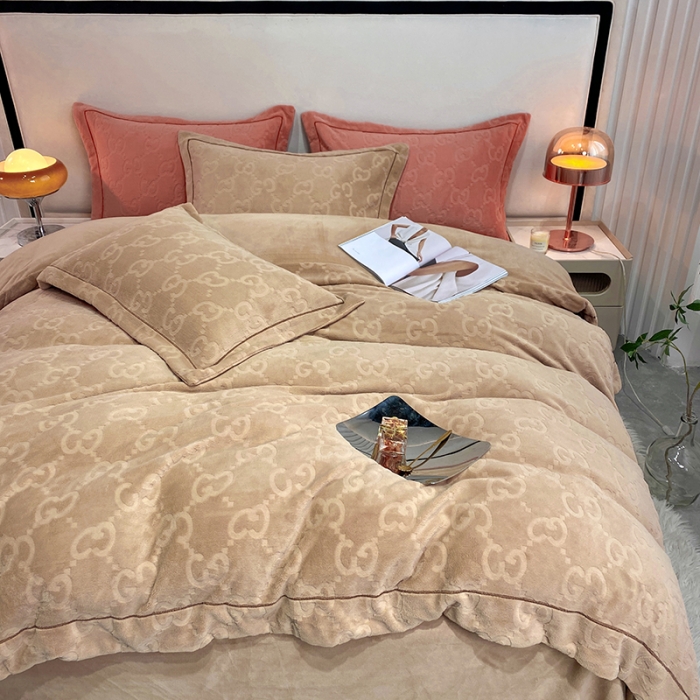 91家纺网 家纺一手货源 找家纺 凡客家居 2022新款牛奶绒雕花系列四件套 奢想-浅咖