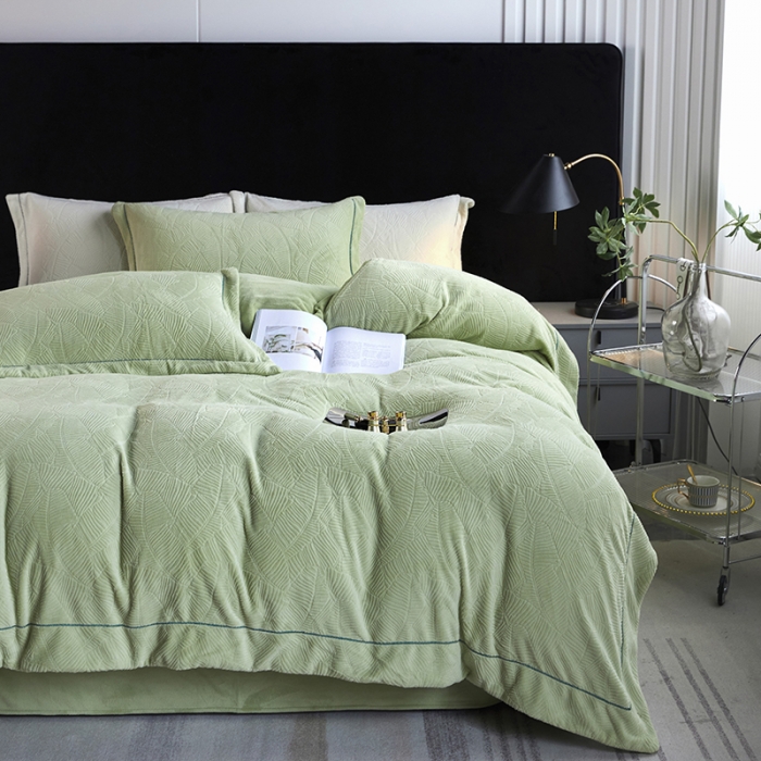 91家纺网 家纺一手货源 找家纺 凡客家居 2022新款牛奶绒雕花系列四件套 维娜-莫奈绿