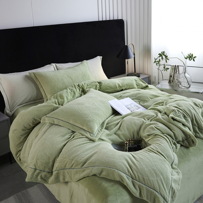 91家纺网 家纺一手货源 找家纺 凡客家居 2022新款牛奶绒雕花系列四件套 维娜-莫奈绿