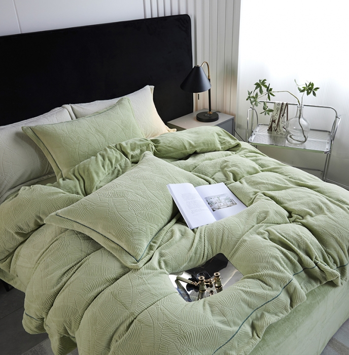 91家纺网 家纺一手货源 找家纺 凡客家居 2022新款牛奶绒雕花系列四件套 维娜-莫奈绿