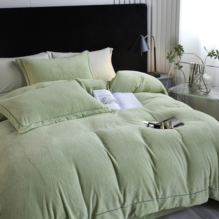 91家纺网 家纺一手货源 找家纺 凡客家居 2022新款牛奶绒雕花系列四件套 维娜-莫奈绿