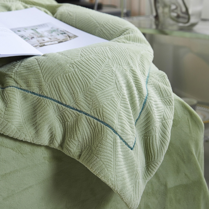 91家纺网 家纺一手货源 找家纺 凡客家居 2022新款牛奶绒雕花系列四件套 维娜-莫奈绿