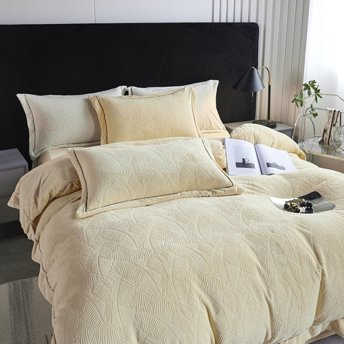 91家纺网 家纺一手货源 找家纺 凡客家居 2022新款牛奶绒雕花系列四件套 维娜-月牙黄