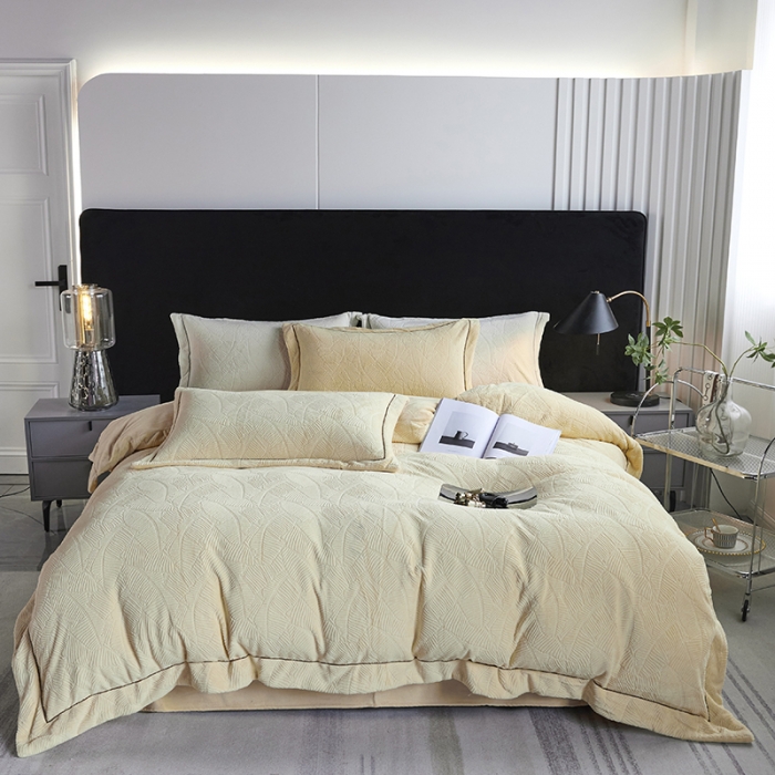 91家纺网 家纺一手货源 找家纺 凡客家居 2022新款牛奶绒雕花系列四件套 维娜-月牙黄