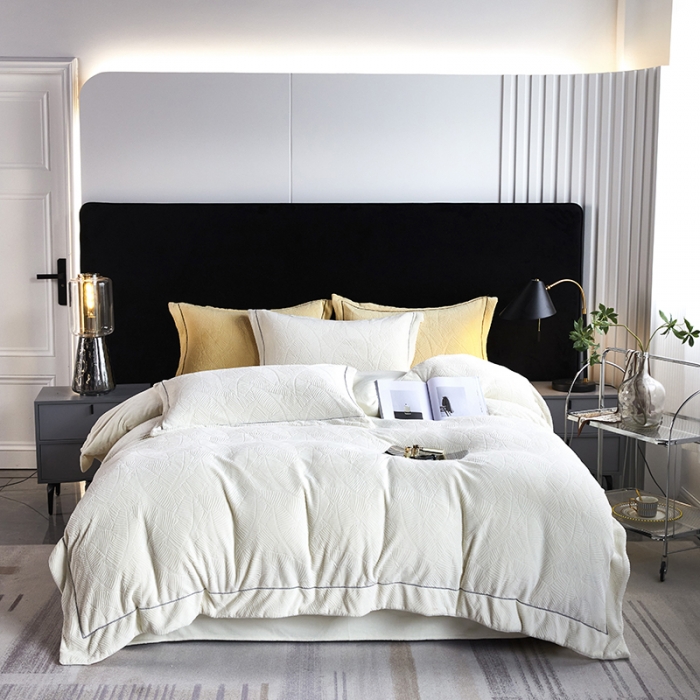 91家纺网 家纺一手货源 找家纺 凡客家居 2022新款牛奶绒雕花系列四件套 维娜-珍珠白