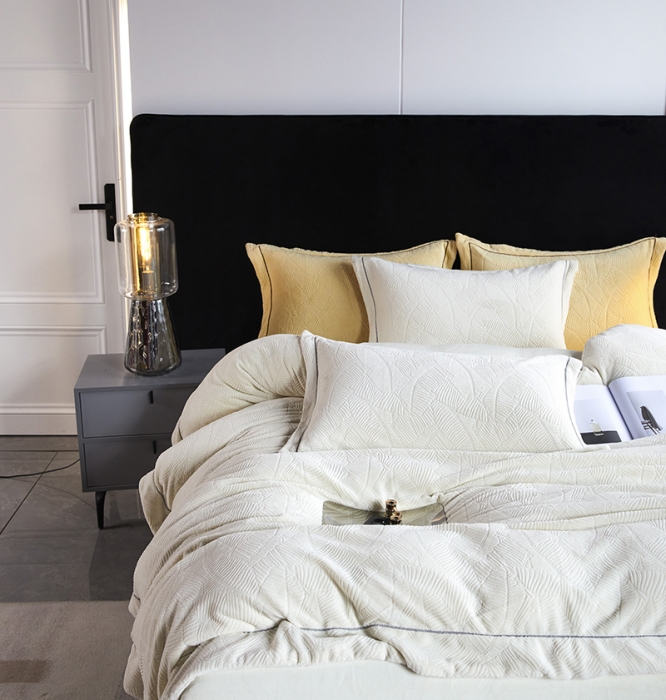 91家纺网 家纺一手货源 找家纺 凡客家居 2022新款牛奶绒雕花系列四件套 维娜-珍珠白