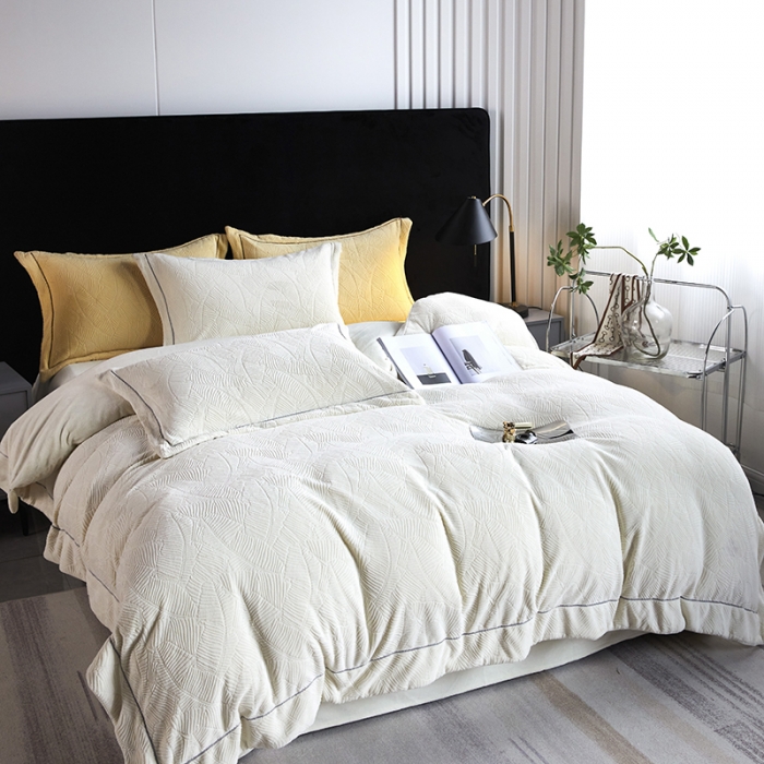 91家纺网 家纺一手货源 找家纺 凡客家居 2022新款牛奶绒雕花系列四件套 维娜-珍珠白