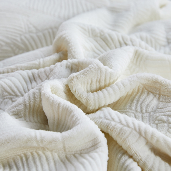 91家纺网 家纺一手货源 找家纺 凡客家居 2022新款牛奶绒雕花系列四件套 维娜-珍珠白