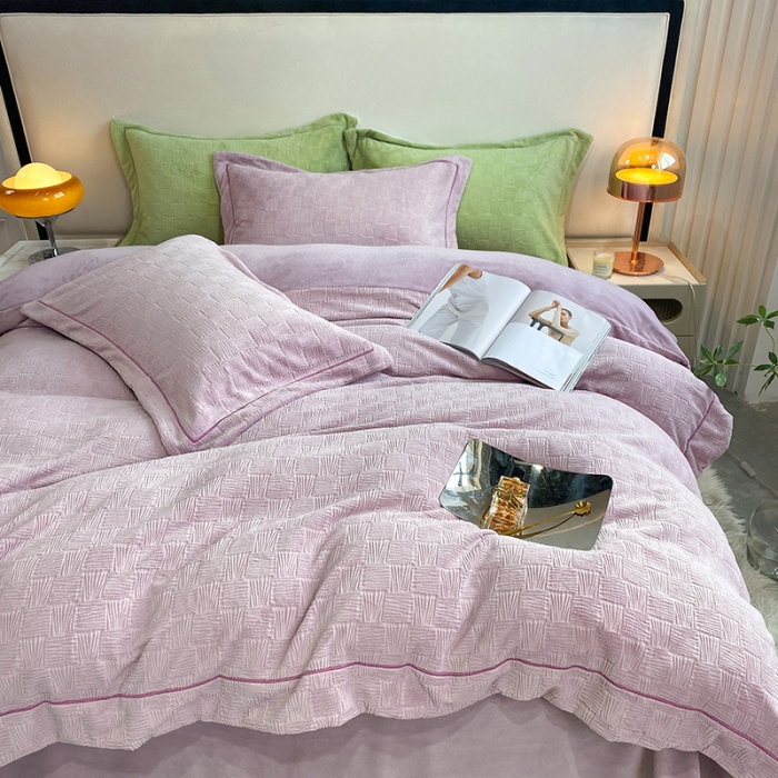 91家纺网 家纺一手货源 找家纺 凡客家居 2022新款牛奶绒雕花系列四件套 五饼-香芋紫