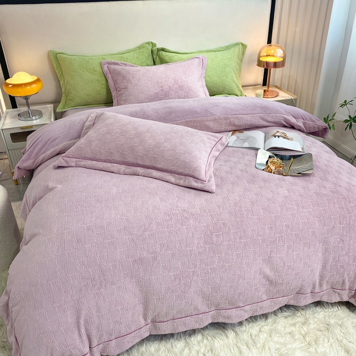 91家纺网 家纺一手货源 找家纺 凡客家居 2022新款牛奶绒雕花系列四件套 五饼-香芋紫