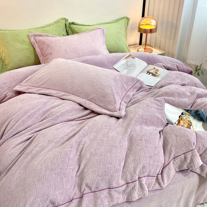 91家纺网 家纺一手货源 找家纺 凡客家居 2022新款牛奶绒雕花系列四件套 五饼-香芋紫