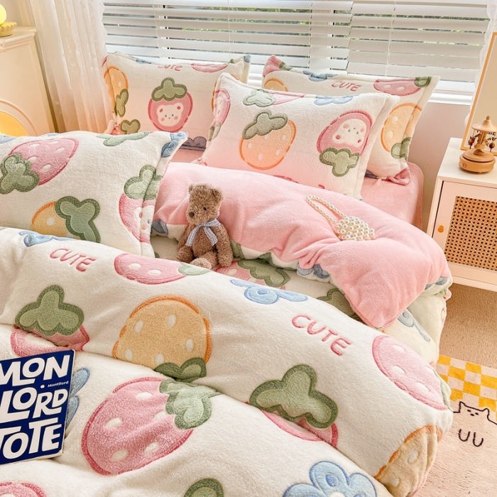 91家纺网 家纺一手货源 找家纺 慕尚2022新款5D牛奶绒法莱绒雪花绒四件套 甜甜草莓