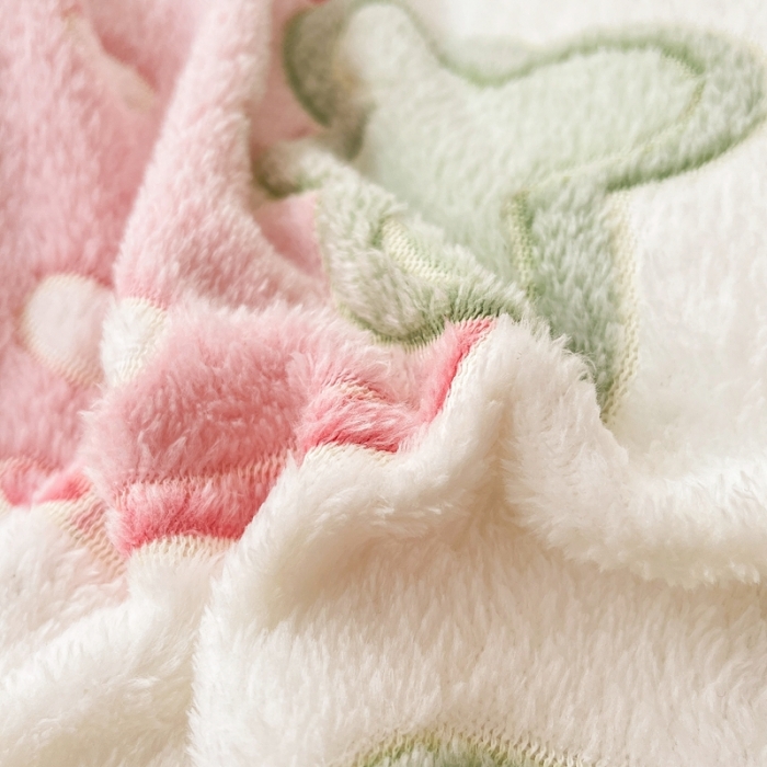 91家纺网 家纺一手货源 找家纺 慕尚2022新款5D牛奶绒法莱绒雪花绒四件套 甜甜草莓